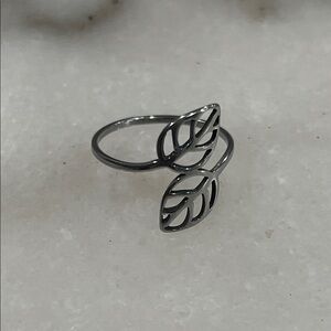 Elegant Silver Leaf Ring